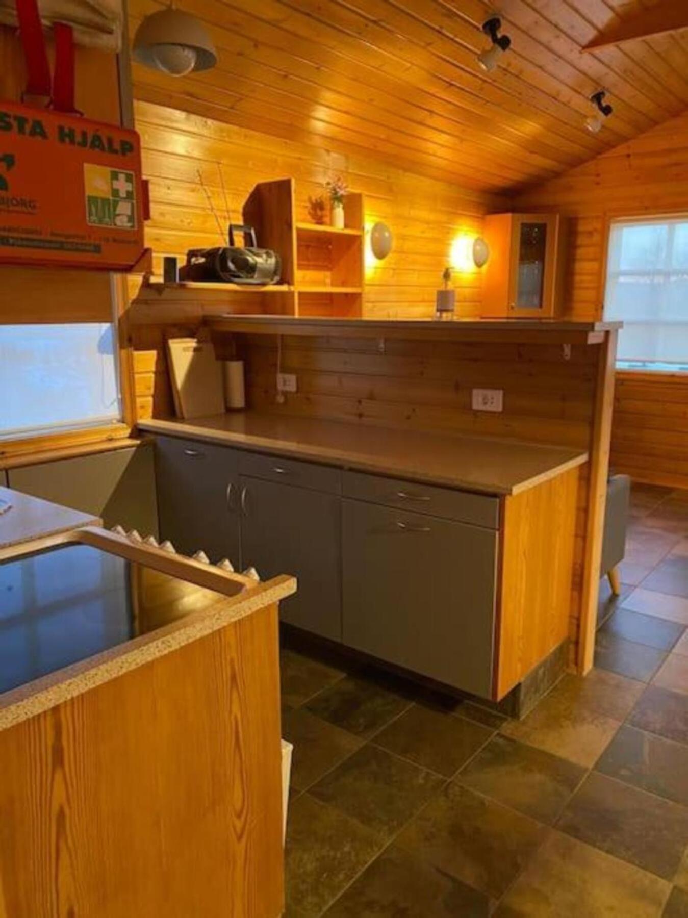 Cozy 2 Bedroom Cottage With Hot Tub Akureyri Eksteriør bilde